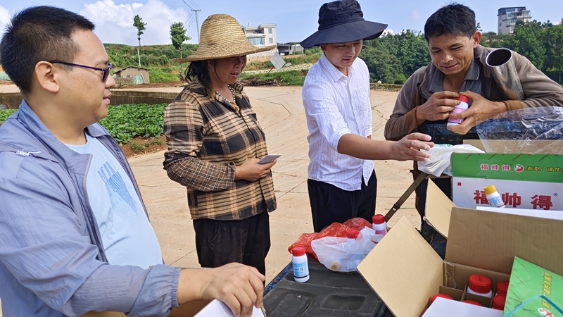 石原金牛為云南種植戶送技術(shù)、送優(yōu)惠