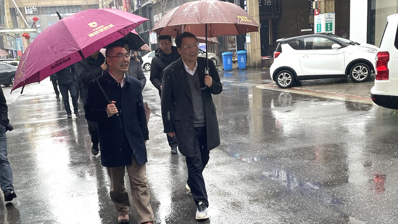 武義縣委常委、副縣長(zhǎng)邱凌云一行調(diào)研龍游國(guó)際建材家居城