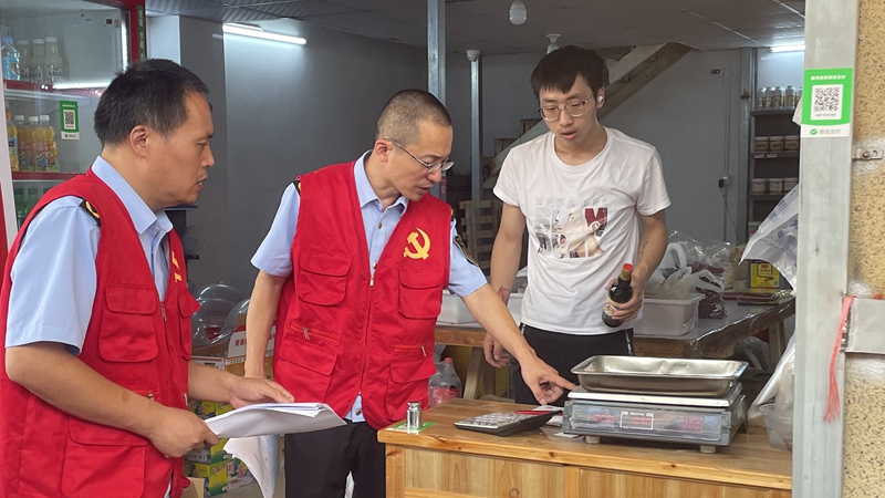 浦江農(nóng)批市場(chǎng)開展“亮出黨員身份，引領(lǐng)誠(chéng)信經(jīng)營(yíng)”主題黨日活動(dòng)